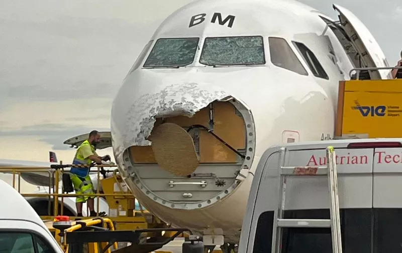 Avion oštećen u oluji