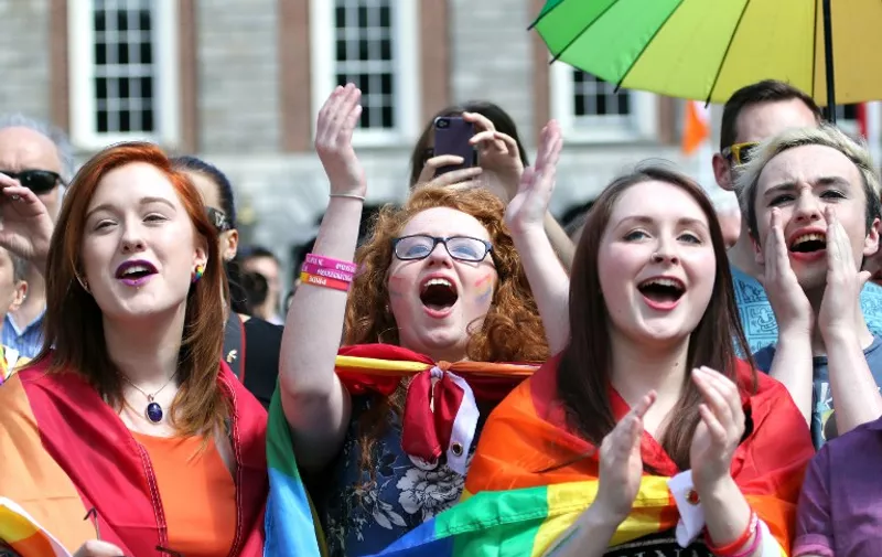 Supporters for same-sex marriage raise a cheer at Dublin Castle as they wait for the result of the referendum on May 23, 2015. Yes voters were basking in the sunshine today as they gathered to celebrate an expected victory in Ireland's referendum on whether to approve same-sex marriage.
AFP PHOTO /  Paul Faith