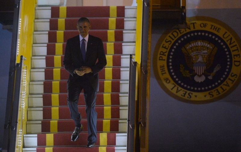 US President Barack Obama disembarks from Airforce One after landing at Noi Bai International Airport in Hanoi on May 22, 2016.
US President Barack Obama landed in Vietnam late Sunday for a landmark visit capping two decades of rapprochement between the former wartime foes, as both countries look to push trade and check Beijing's growing assertiveness in the South China Sea. / AFP PHOTO / POOL / HOANG DINH NAM
