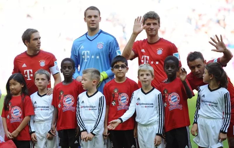 TOPSHOTS
(L-r) Bayern Munich's defender Philipp Lahm, Manuel Neuer and Thomas Mueller stand with migrant children (in red) prior to the German first division Bundesliga football match FC Bayern MunichAFP PHOTO / DPA / ANDANDREAS GEBERT ===GERMANY OUT
RESTRICTIONS: DURING MATCH TIME: DFL RULES TO LIMIT THE ONLINE USAGE TO 15 PICTURES PER MATCH AND FORBID IMAGE SEQUENCES TO SIMULATE VIDEO. 
== RESTRICTED TO EDITORIAL USE ==
FOR FURTHER QUERIES PLEASE CONTACT DFL DIRECTLY AT + 49 69 650050.