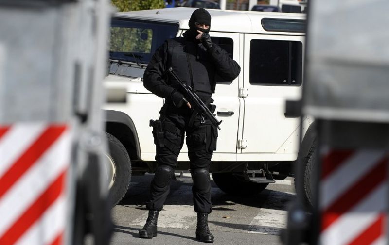 A member of the Serbian police anti-terrorist unit stands guard during a search of Ratko Mladic's home in Belgrade on February 23, 2010. Serbian police raided a Belgrade house belonging to Bosnian Serb wartime military chief Ratko Mladic, the most wanted fugitive from the Hague-based UN war crimes court. Several dozen members of the anti-terrorist unit surrounded the house in a Belgrade suburb, sealing the entire bloc and barring access to everybody but residents.   AFP PHOTO / Andrej ISAKOVIC