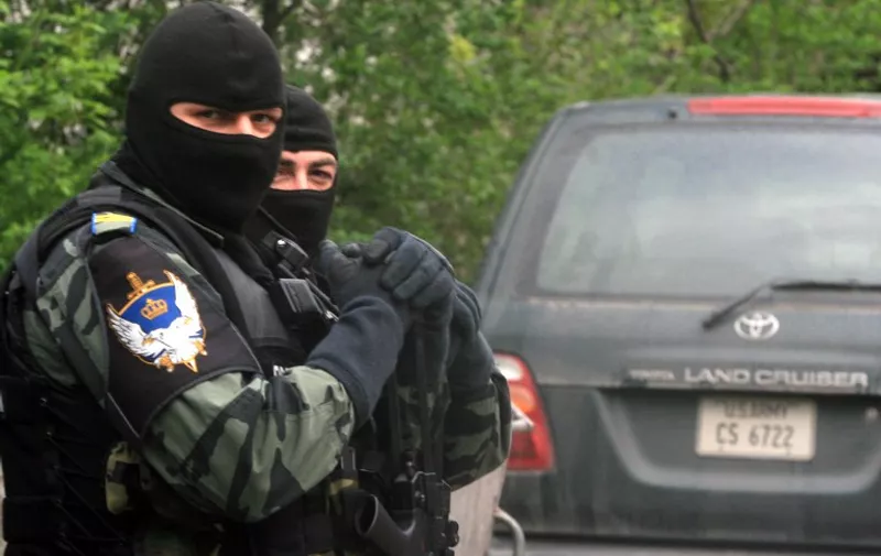 Members of the Republic of Srpska special police stand guard during a search of the family house of suspected war criminal Bosnian Serb Stojan Zupljanin, in Western Bosnian city of Banja Luka on April,  11 2008.  Zupljanin, 56, has been on the run from the UN's International Criminal Tribunal for the former Yugoslavia (ICTY) in The Hague since 1999. Bosnia's 1992-1995 war claimed more than 100,000 lives and left the Balkans country split into two semi-independent entities -- the Serbs' Republika Srpska and the Muslim-Croat Federation.
AFP PHOTO MILAN RADULOVIC