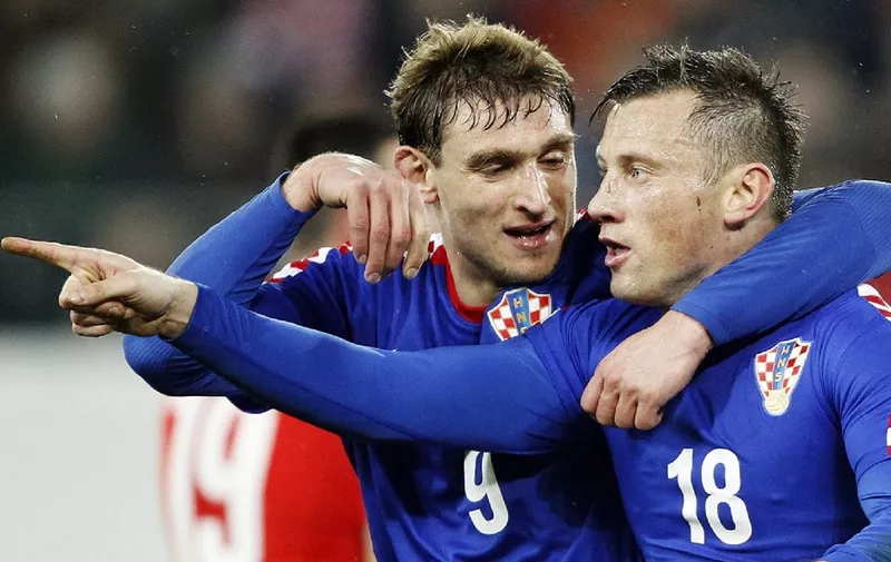 Croatia's forward Ivica Olic (R) celebrates with forward teammate Nikica Jelavic after scoring against Switzerland during the 2014 World Cup international friendly football match between Switzerland and Croatia on March 5, 2014 at the AFG Arena in St Gallen. AFP PHOTO / MICHAEL BUHOLZER (Photo by MICHAEL BUHOLZER / AFP)