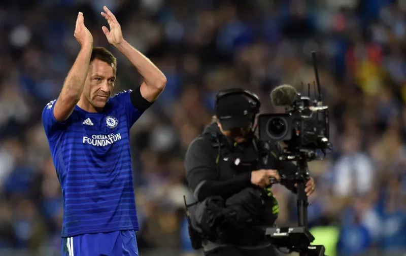 Chelsea's captain John Terry (R) acknowledges spectators' applauss at the end of a friendly match with Sydney FC in the ANZ Stadium in Sydney on June 2, 2015.  AFP PHOTO/ Saeed KHAN --IMAGE RESTRICTED TO EDITORIAL USE - STRICTLY NO COMMERCIAL USE--