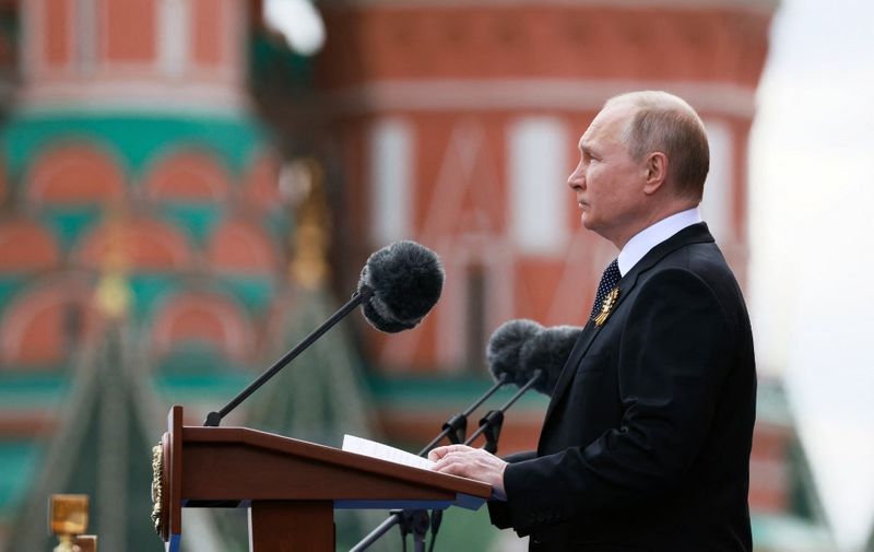 Russian President Vladimir Putin gives a speech during the Victory Day military parade at Red Square in central Moscow on May 9, 2022. - Russia celebrates the 77th anniversary of the victory over Nazi Germany during World War II. (Photo by Mikhail METZEL / SPUTNIK / AFP)