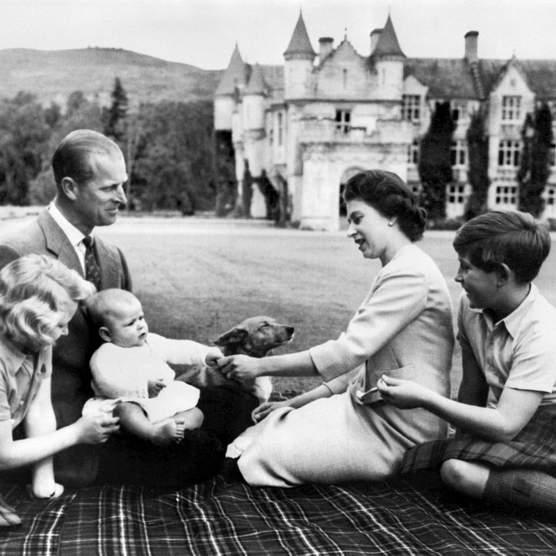 Britain's Queen Elizabeth II (2R), Britain's Prince Philip, Duke of Edinburgh (2L) and their three children Prince Charles (R), Princess Anne (L) and Prince Andrew (3L) pose in the grounds of Balmoral Castle, near the village of Crathie in Aberdeenshire, September 9, 1960. (Photo by - / - / AFP)