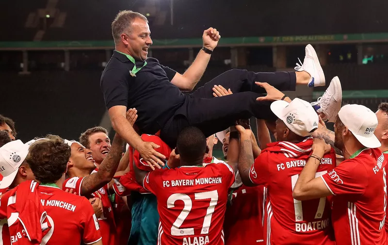 BERLIN, GERMANY - JULY 04: The players of FC Bayern Muenchen throw their coach Head coach Hansi Flick of FC Bayern Muenchen in the air after winning  the DFB Cup final match between Bayer 04 Leverkusen and FC Bayern Muenchen at Olympiastadion on July 04, 2020 in Berlin, Germany. (Photo by Alexander Hassenstein/Getty Images)