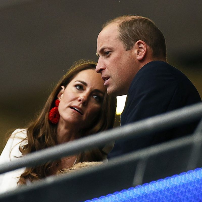 Prince William (R), Duke of Cambridge, listens to Catherine, Duchess of Cambridge, ahead of the UEFA EURO 2020 final football match between Italy and England at the Wembley Stadium in London on July 11, 2021. (Photo by JOHN SIBLEY / POOL / AFP)