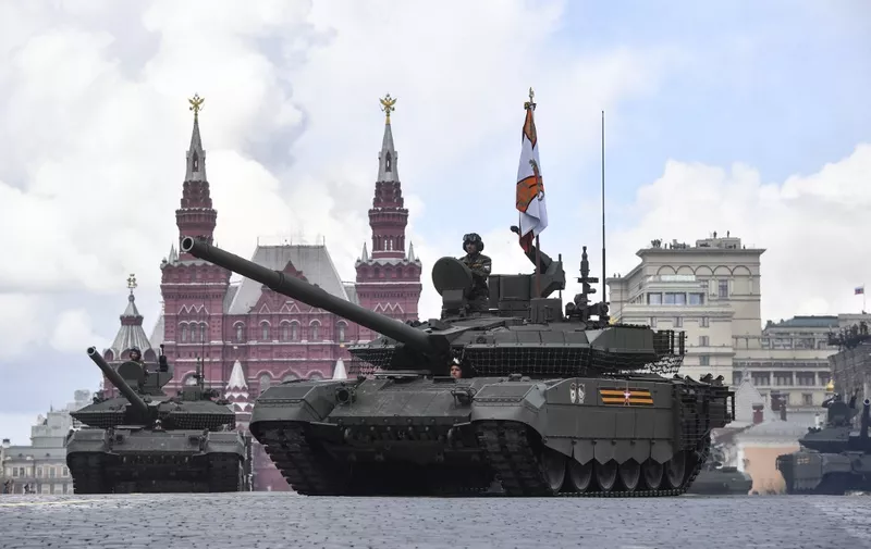Russian T-90M tanks parade through Red Square during the Victory Day military parade in central Moscow on May 9, 2022. - Russia celebrates the 77th anniversary of the victory over Nazi Germany during World War II. (Photo by Alexander NEMENOV / AFP)