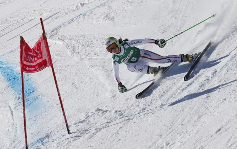 Austria's Anna Fenninger competes during the St Anton Women's downhill race held in Sankt Anton am Arlberg, Austria as part of the 2013 FIS Ski World Cup on January 12, 2013. AFP PHOTO / ALEXANDER KLEIN / AFP / ALEXANDER KLEIN