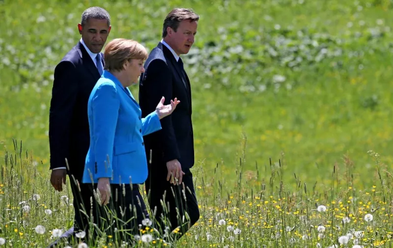 (L-R) US President  Barack Obama, Germany's Chancellor Angela Merkel and British Prime Minister David Cameron arrive for the first working session of a G7 summit at the Elmau Castle near Garmisch-Partenkirchen, southern Germany, on June 7, 2015. Germany hosts a G7 summit at the Elmau Castle on June 7 and June 8, 2015.  AFP PHOTO / POOL / DANIEL KARMANN