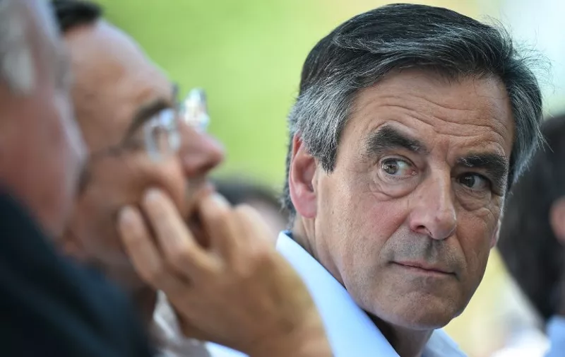 Former French Prime Minister and candidate for the right-wing Les Republicains (LR) party primary ahead of the 2017 presidential election Francois Fillon attends a meeting on August 28, 2016 in Sable-sur-Sarthe, western France.  / AFP PHOTO / JEAN-FRANCOIS MONIER