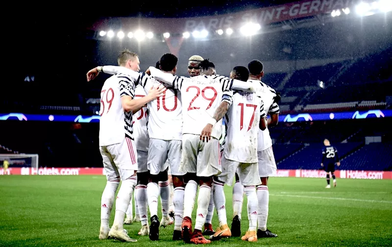 Manchester players celebrate their second goal  during the UEFA Champions League Group H first-leg football match between Paris Saint-Germain (PSG) and Manchester United at the Parc des Princes stadium in Paris on October 20, 2020. (Photo by FRANCK FIFE / AFP)