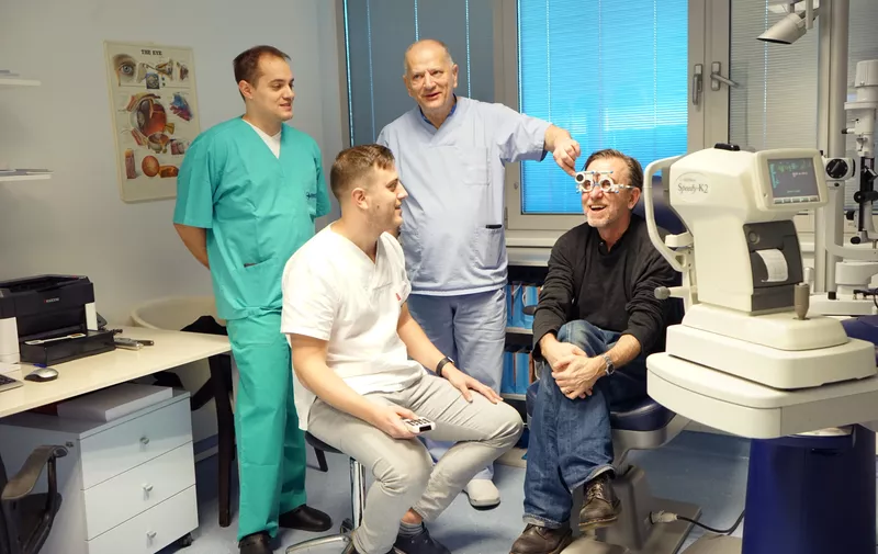Glumac Tim Roth na provjeri vida nakon operacije 