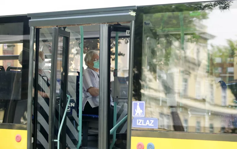 25.06.2020., Osijek - Na snagu je stupila mjera obaveznog nosenja maski u javnom prijevozu za putnike i vozace. 
Photo: Dubravka Petric/PIXSELL