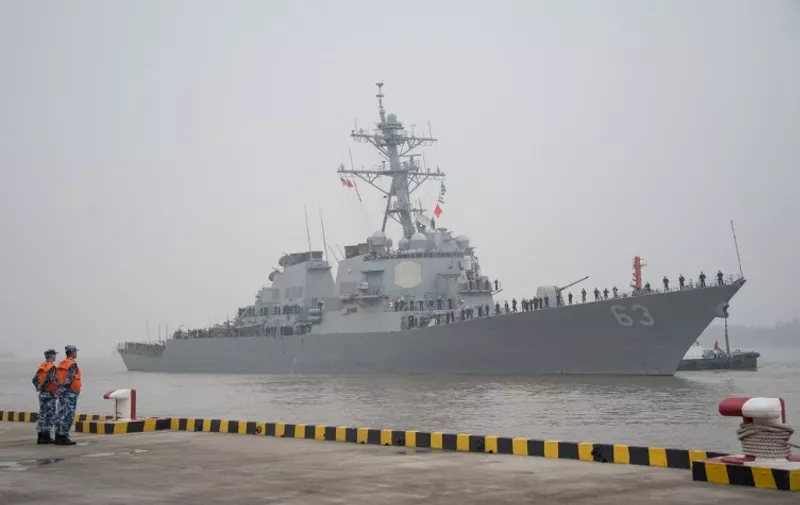 The guided missile destroyer USS Stethem (DDG 63) arrives at the Wusong military port in Shanghai on November 16, 2015.  The ship is in Shanghai for a week.  AFP PHOTO / JOHANNES EISELE / AFP / JOHANNES EISELE