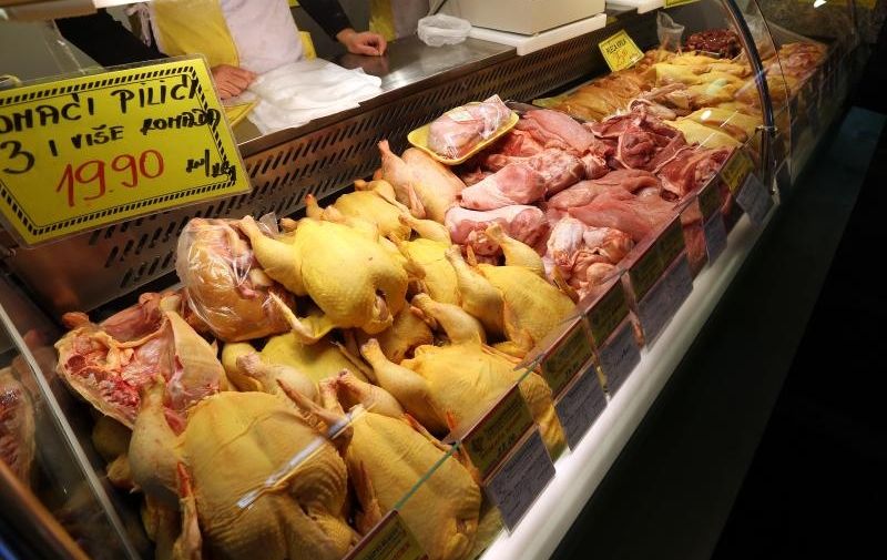 21.11.2016., Zagreb - Prodaja pileceg i pureceg mesa na trznici Dolac nakon sto su veterinarske i sanitarne sluzbe otkrile salmonelu u mesu koje je uvezeno iz EU. 
Photo: Robert Anic/PIXSELL