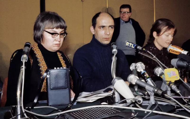 (FILES) -- This file photo taken on February 3, 1976 in Paris shows Soviet dissident, Ukrainain mathematician Leonid Plyushch (C), speaking as he holds a press conference for the first time since his release the previous month from a Ukrainian psychiatric ward, where was confined for almost three years.  Communist-era Ukrainian dissident Leonid Plyushch died on June 4, 2015 aged 76 close to Paris, a friend told AFP.   AFP PHOTO / STRINGER