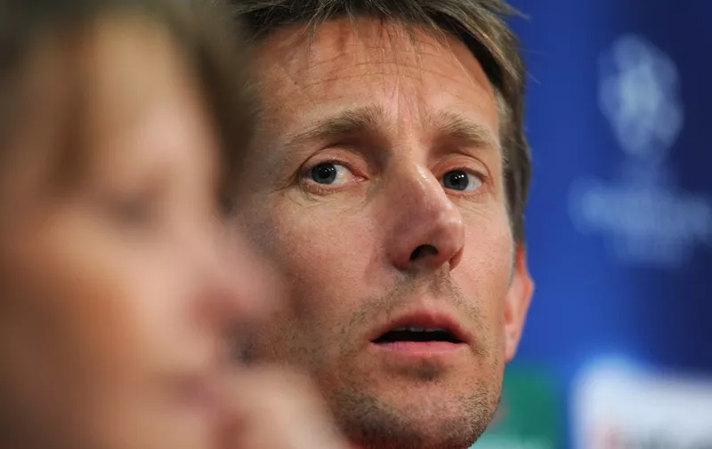 Manchester United's Dutch goalkeeper Edwin van der Sar addresses a press conference on April 25, 2011 in Gelsenkirchen, western Germany. German first division Bundesliga football club Schalke 04 plays Manchester United in their Champions League semi-final, first-leg match to take place on April 26, 2011.     AFP PHOTO / PATRIK STOLLARZ (Photo by PATRIK STOLLARZ / AFP)