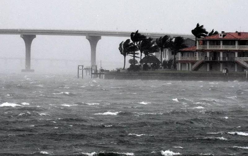 SAINT PETERSBURG, FLORIDA - SEPTEMBER 28: General view of St. Pete Beach bay as strong winds from Hurricane Ian arrive on September 28, 2022 in St. Petersburg, Florida. Ian is hitting the area as a Category 4 hurricane.   Gerardo Mora/Getty Images/AFP (Photo by GERARDO MORA / GETTY IMAGES NORTH AMERICA / Getty Images via AFP)