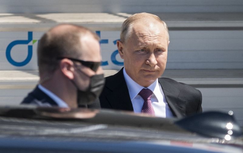 Russian president Vladimir Putin (C) steps down the stairs from his airplane for the US - Russia summit with US President Joe Biden, on Geneva Airport Cointrin, on June 16, 2021. (Photo by ALESSANDRO DELLA VALLE / POOL / AFP)