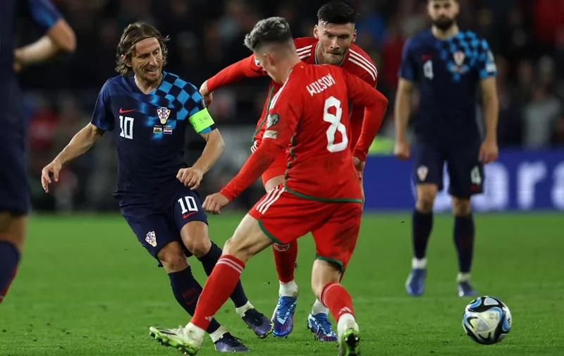 Croatia's midfielder Luka Modric (L) vies with Wales' striker Kieffer Moore and Wales' midfielder Harry Wilson during the UEFA Euro 2024 group D qualification football match between Wales and Croatia at Cardiff City Stadium in Cardiff, south Wales on October 15, 2023. (Photo by Adrian DENNIS / AFP)