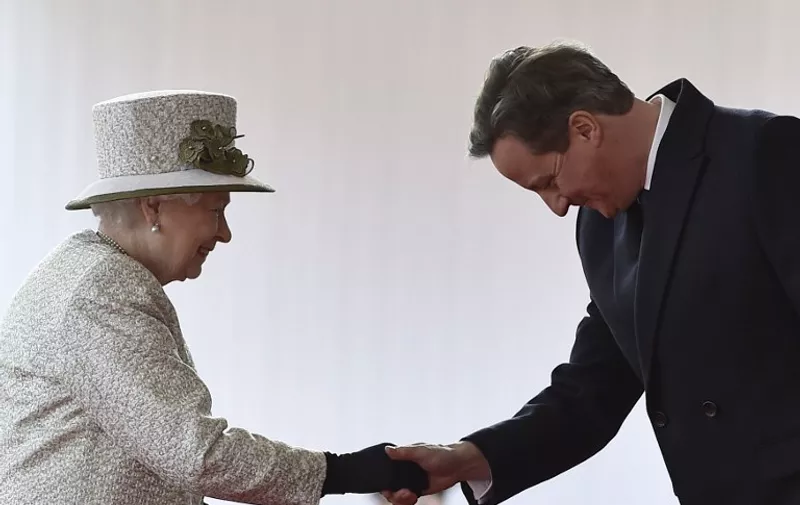 Britanska kraljica Elizabeta i premijer Cameron