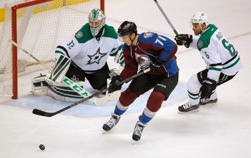 DENVER, CO - JANUARY 10: Borna Rendulic #71 of the Colorado Avalanche controls the puck against Trevor Daley #6 and goalie Kari Lehtonen #32 of the Dallas Stars at Pepsi Center on January 10, 2015 in Denver, Colorado. The Avalanche defeated the Stars 4-3.   Doug Pensinger/Getty Images/AFP