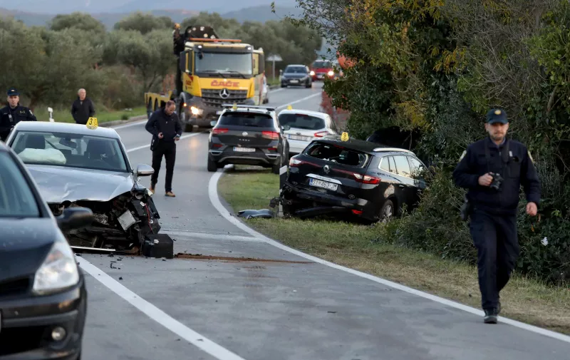 29.11.2023., Vrpolje - Policijski ocevid nakon prometne nesrece u kojoj je sudjelovalo sest vozila. Photo: Dusko Jaramaz/PIXSELL