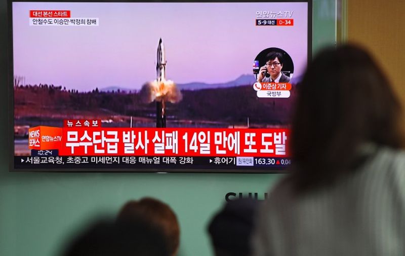 People watch a television news showing file footage of a North Korean missile launch, at a railway station in Seoul on April 5, 2017.
Nuclear-armed North Korea fired a ballistic missile into the Sea of Japan on April 5, just ahead of a highly-anticipated China-US summit at which Pyongyangs accelerating atomic weapons programme is set to top the agenda. / AFP PHOTO / JUNG Yeon-Je