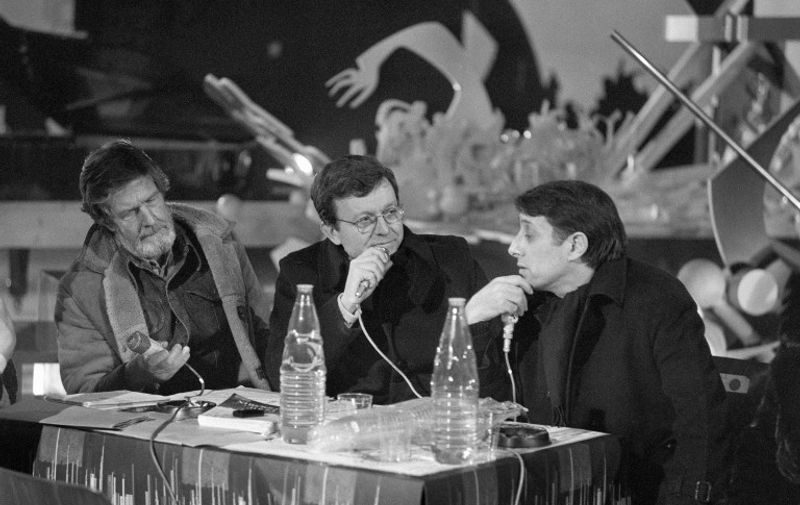 A files picture shows French radio host Jose Artur (C), American artist John Cage (L) and French artist Raymond Moretti during a record session of the "Pop Club" on February 2, 1977 in Paris. The "Pop Club" was a french radio show broadcast on France Inter and created in 1965 by Jose Artur who hosted it during 40 years. Jose Artur died on January 24, 2015 at the age of 87. AFP PHOTO / AFP PHOTO / AFP PHOTO