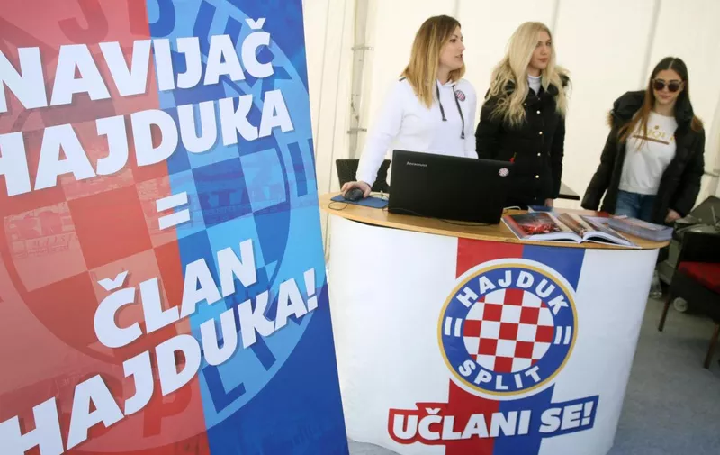 15.02.2018., Split - Riva, igraci Hajduka na druzenju s navijacima."nPhoto: Miranda Cikotic/PIXSELL