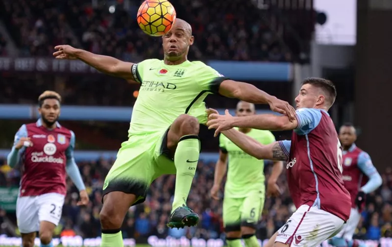 Manchester City's Belgian defender Vincent Kompany (L) vies with Aston Villa's English-born Irish defender Ciaran Clark during the English Premier League football match between Aston Villa and Manchester City at Villa Park in Birmingham, central England on November 8, 2015.     AFP PHOTO / OLI SCARFF

RESTRICTED TO EDITORIAL USE. No use with unauthorized audio, video, data, fixture lists, club/league logos or 'live' services. Online in-match use limited to 75 images, no video emulation. No use in betting, games or single club/league/player publications. / AFP / OLI SCARFF