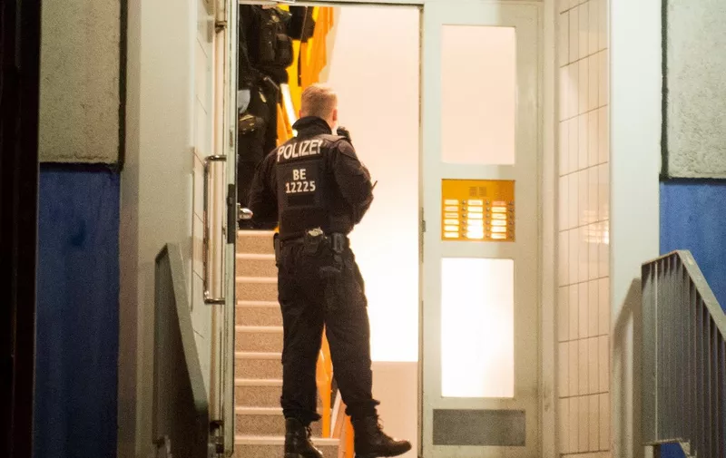 Policemen enter a residential building in Berlin's Marzahn-Hellersdorf district, where they carried out a raid, on January 14, 2020. - German police carried out raids on suspected Islamist militants across the country early Tuesday, January 14, over allegations they were plotting a violent attack, Berlin officials said. German authorities are on high alert for Islamist threats to Europe's most populous country, which has in recent years suffered several attacks. (Photo by Dennis BRAETSCH / DPA / AFP) / Germany OUT
