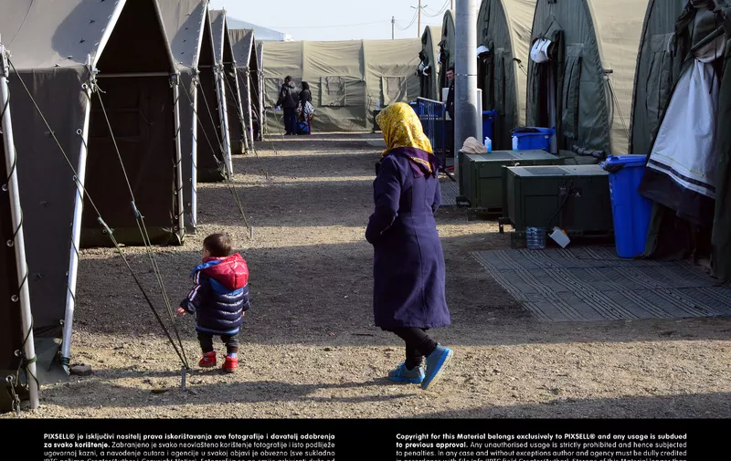 20.11.2015., Slavonski Brod - Izbjeglice u zimskom tranzitnom kampu. 
Photo: Ivica Galovic/PIXSELL