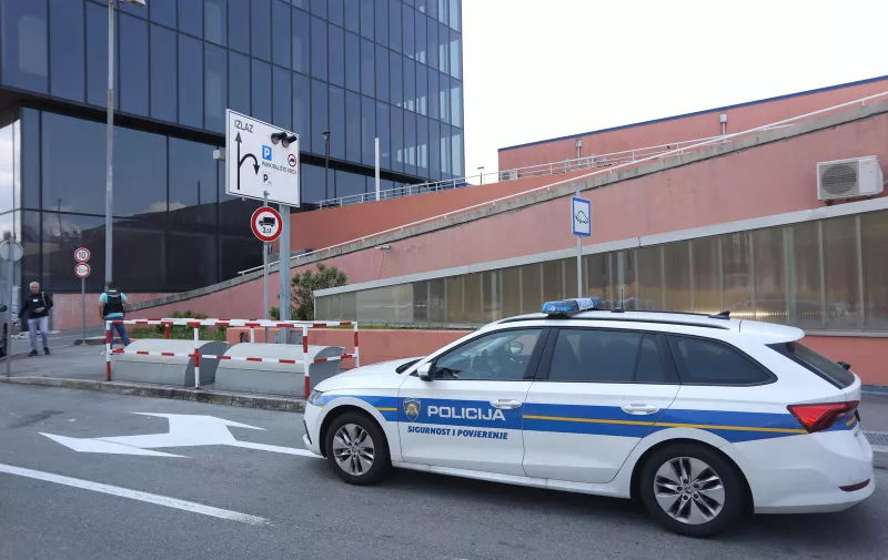 28.5.2023.., Rijeka - Policijski ocevid ispred upravne zgrade Plodina u sklopu Tower centra u Rijeci. Photo: Nel Pavletic/PIXSELL