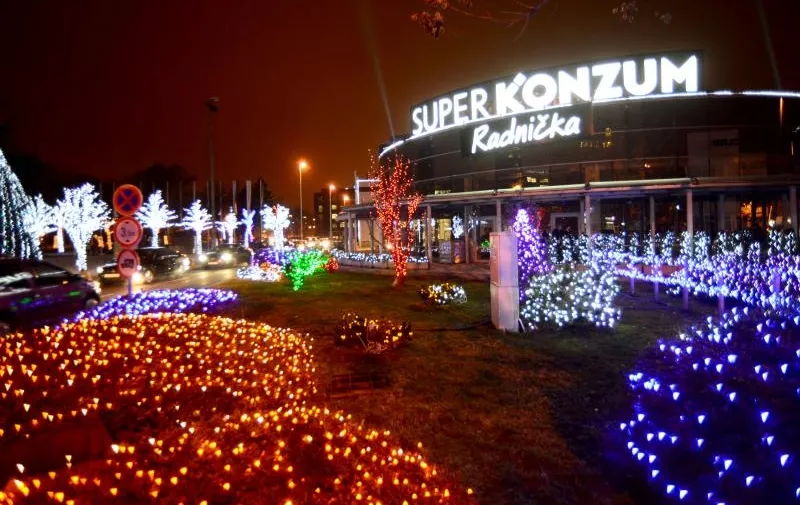 17.12.2015.,Zagreb - otvorenje Konzuma u Radnickoj cesti . Photo: Marko Prpic/PIXSELL