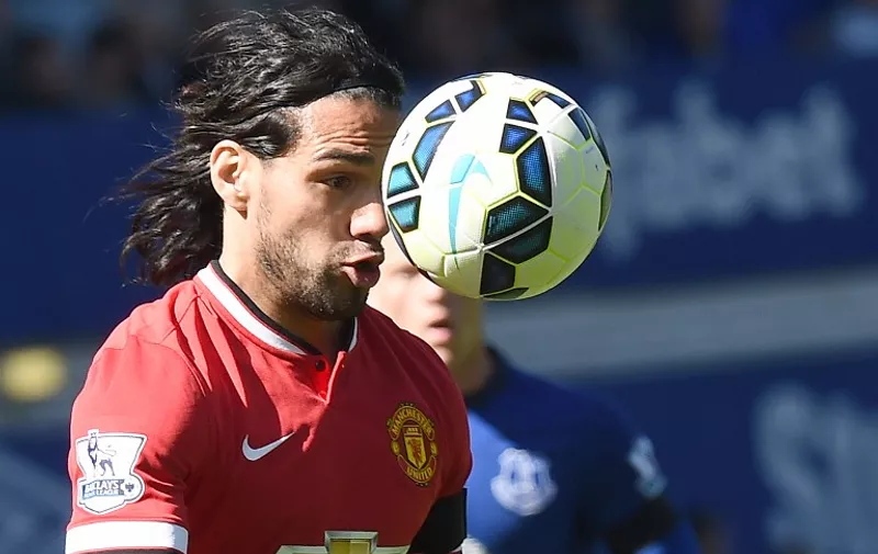 Manchester United's Colombian striker Radamel Falcao heads the ball during the English Premier League football match between Everton and Manchester United at Goodison park in Liverpool on April 26, 2015.
AFP PHOTO / PAUL ELLIS

RESTRICTED TO EDITORIAL USE. No use with unauthorized audio, video, data, fixture lists, club/league logos or live services. Online in-match use limited to 45 images, no video emulation. No use in betting, games or single club/league/player publications.