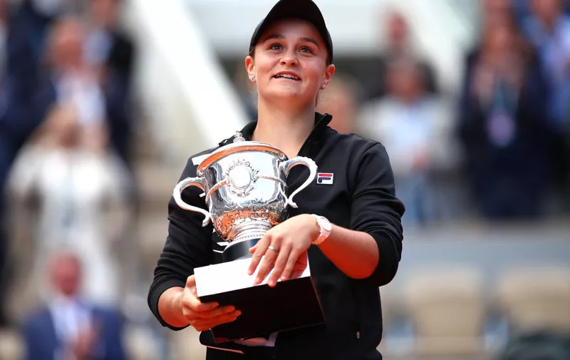 PARIS, FRANCE &#8211; JUNE 08: Ashleigh Barty of Australia celebrates victory with the trophy following the ladies singles final against Marketa Vondrousova of The Czech Republic during Day fourteen of the 2019 French Open at Roland Garros on June 08, 2019 in Paris, France. (Photo by Clive Brunskill/Getty Images)