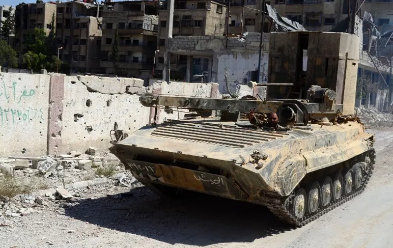 Tenk sirijske režimske vojske u jednom gradu blizu Damaska