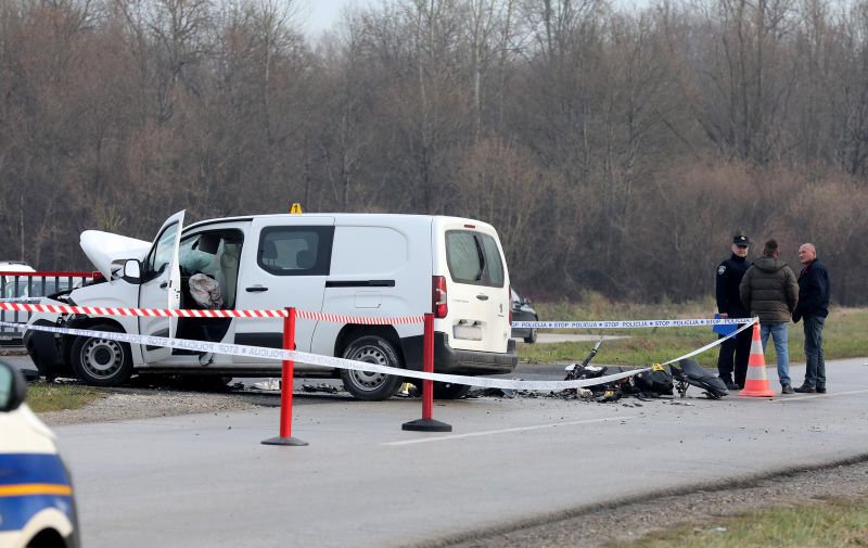 21.12.2023., Rugvica - U sudaru motocikla i kombija dvije su osobe poginule, policijski ocevid je u tijeku. Photo: Zeljko Hladika/PIXSELL