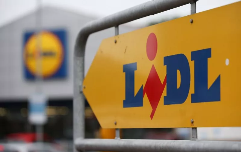 A logo is pictured on a sign outside a Lidl supermarket store in London on September 26, 2016.
Aldi UK announced on Monday that it will invest £300 million ($389 million, 346 million euros) to revamp its stores over the next three years. Aldi and its German rival Lidl have boomed in Britain, grabbing market share from traditional supermarkets Asda, Morrison, Sainsbury's and Tesco, as customers tightened their belts to save cash. / AFP PHOTO / Daniel Leal-Olivas