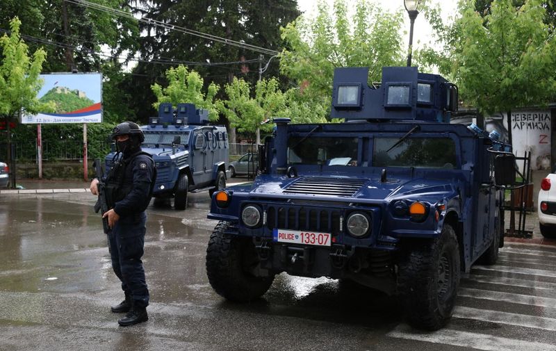 MITROVICA, KOSOVO - MAY 26: Special units of the Kosovo police take security measures around the Zvecan Town Hall in Mitrovica, Kosovo on May 26, 2023.Kosovo President Vjosa Osmani said Friday that police action was legitimate after tensions mounted in northern municipalities as local Serbs in Zvecan clashed with police outside the administration building. Erkin Keci / Anadolu Agency (Photo by Erkin Keci / ANADOLU AGENCY / Anadolu via AFP)