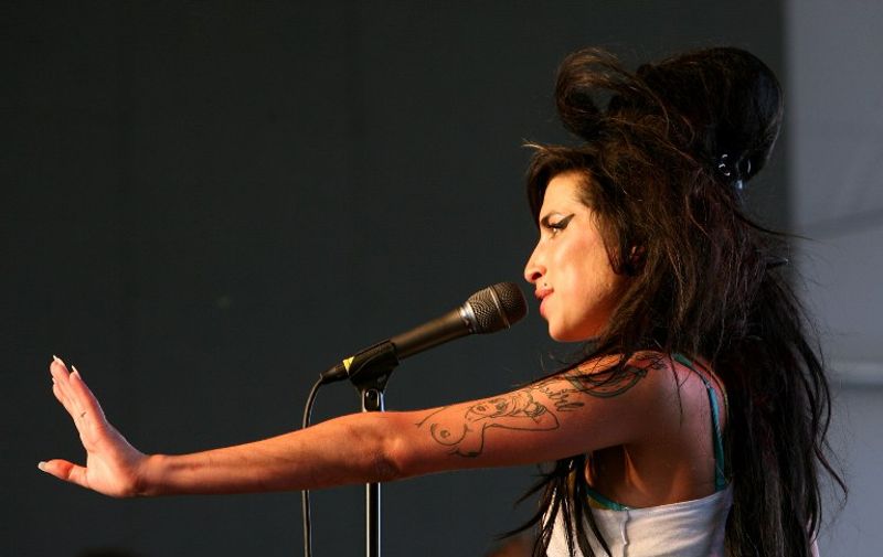 INDIO, CA - APRIL 27:  Singer Amy Winehouse performs during day 1 of the Coachella Music Festival held at the Empire Polo Field on April 27, 2007 in Indio, California.  (Photo by Michael Buckner/Getty Images) *** Local Caption *** Amy Winehouse