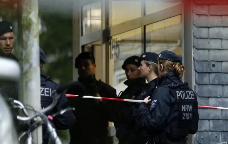 German police stand in front of a building where five children were found dead in an apartment on September 3, 2020 in the city of Solingen, western Germany. - A mother is suspected of killing her five children (who were one, two, three, six and eight years old) before attempting suicide by jumping in front of a train, police said. (Photo by LEON KUEGELER / AFP)