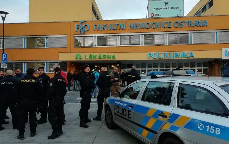 This handout image published by the Czech police on their twitter account on December 10, 2019 shows policemen standing in front of the Faculty Hospital in Ostrava, eastern Czech Republic, where a gunman opened fire, killing six people. (Photo by HO / Czech Police / AFP) / RESTRICTED TO EDITORIAL USE - MANDATORY CREDIT "AFP PHOTO / Czech Police " - NO MARKETING NO ADVERTISING CAMPAIGNS - DISTRIBUTED AS A SERVICE TO CLIENTS