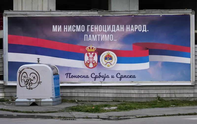 U Banja Luci postavljeni plakati 'Mi nismo genocidan narod'. Foto: Dejan Rakita/PIXSELL