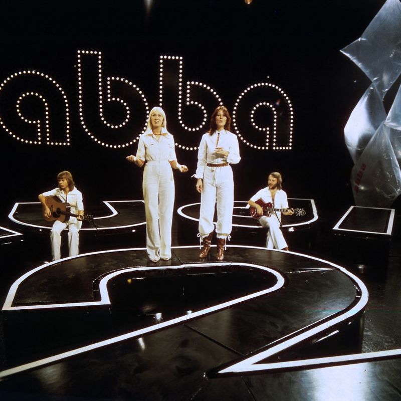 Swedish pop group Abba (from L to R) Bjorn Ulvaeus, Agnetha Faltskog, Anni-frid Lyngstad and Benny Andersson, is on stage, November 18th, 1976, in Gothenburg. (Photo by EPU / AFP)