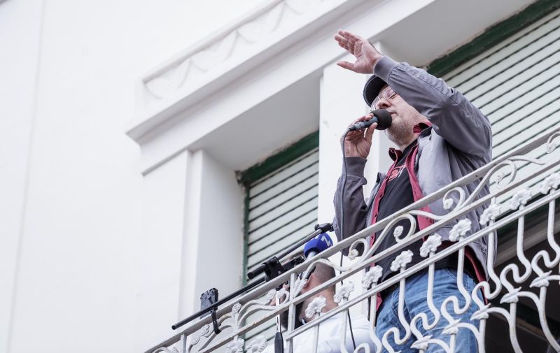 13.05.2021., Split - Zavrsno obracanje kandidata za gradonacelnika Splita Sinise Vuce s balkona zgrade 
Photo: Milan Sabic/PIXSELL
