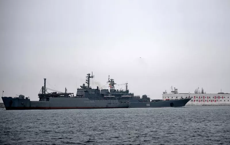 Russian navy Large Landing Ship "Yamal" (R) passes by the Russian navy seagoing armament transport ship "General Ryabikov" (L) as it arrives in the the harbour of Sevastopol on March 7, 2014. Military observers from the OSCE who were blocked from entering Crimea yesterday will make a second attempt to enter the Black Sea peninsula today, a source travelling with them told AFP. AFP PHOTO / FILIPPO MONTEFORTE (Photo by FILIPPO MONTEFORTE / AFP)